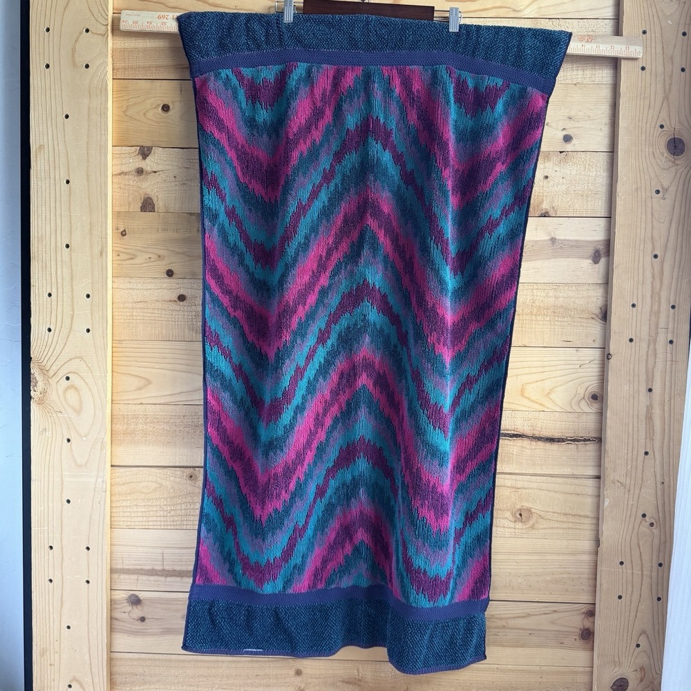 Vtg JC Penney By Design Psychedelic Wave Large Bath‎ Towel Green Red Pink Purple